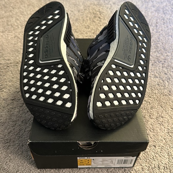 Adidas NMD R1 - Picture 4 of 5
